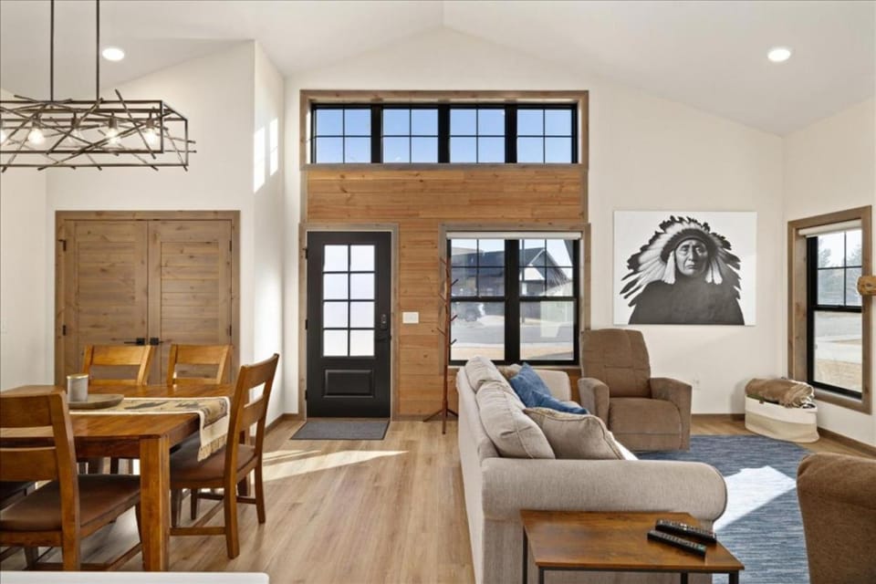 Upscale Mountain Retreat Private Hot Tub House in Red Lodge