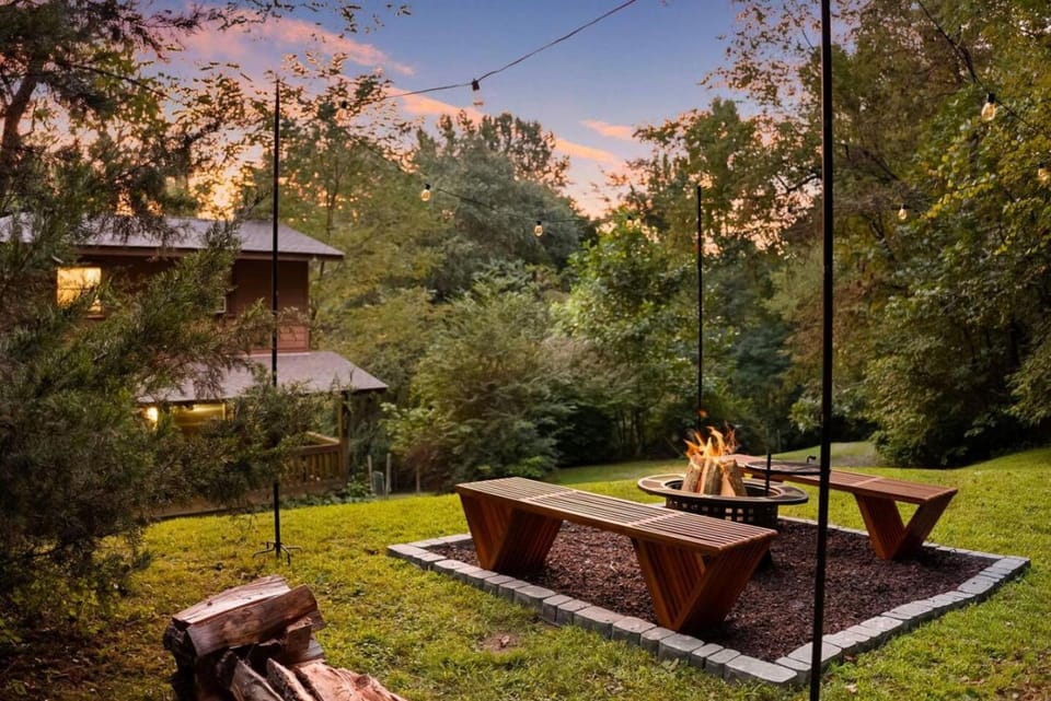 Whistler Retreat - Hot Tub, Fireplace, and Mountain Views! House in Swain County