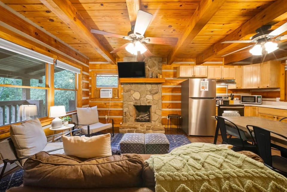 Whistler Retreat - Hot Tub, Fireplace, and Mountain Views! House in Swain County
