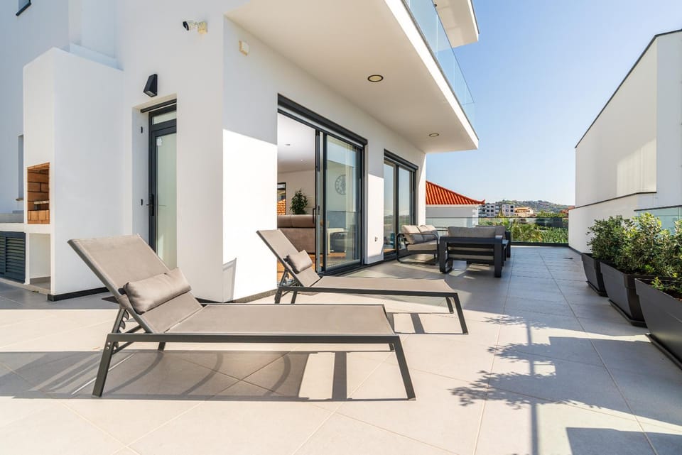 Patio, Day, View (from property/room), Balcony/Terrace, Living room, Seating area, sunbed