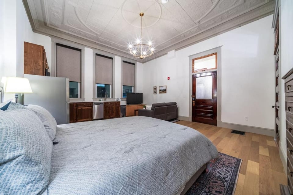 Candlestick Suite Apartment in Missouri