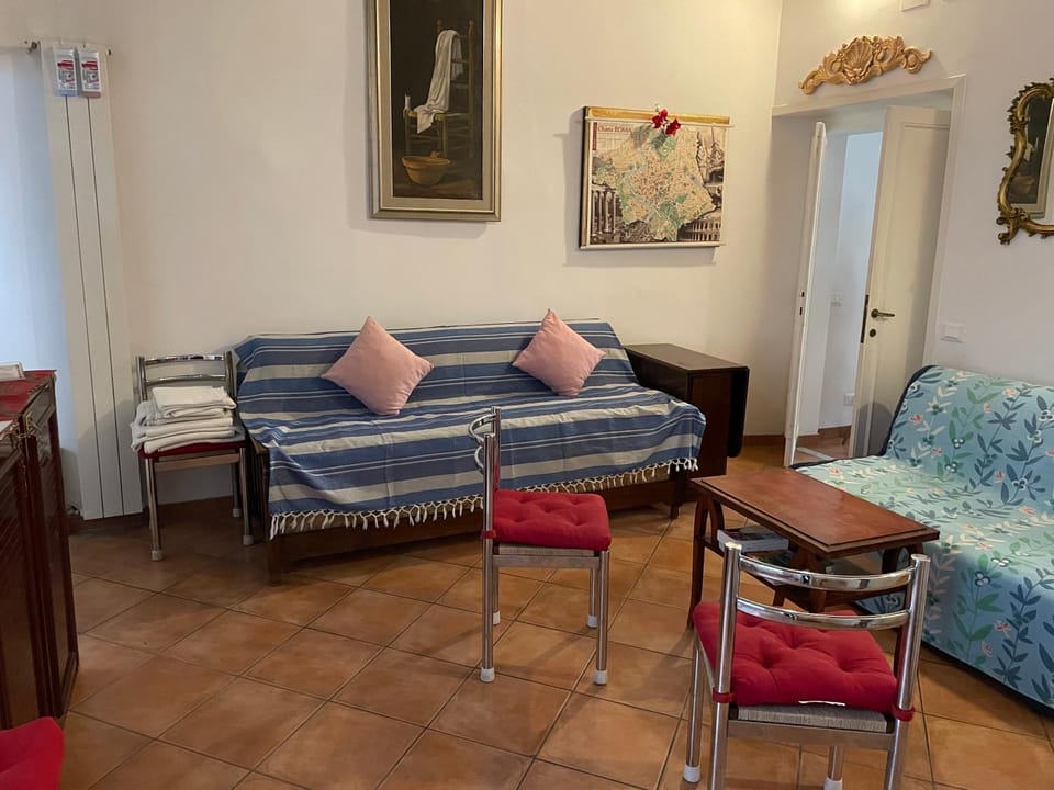 Piazza Farnese Apartment in Rome