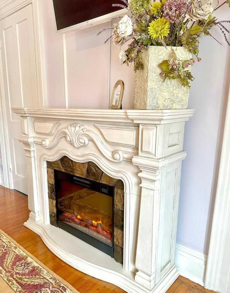 Wisteria Suite -The Belvedere Inn Bed and Breakfast in Oswego
