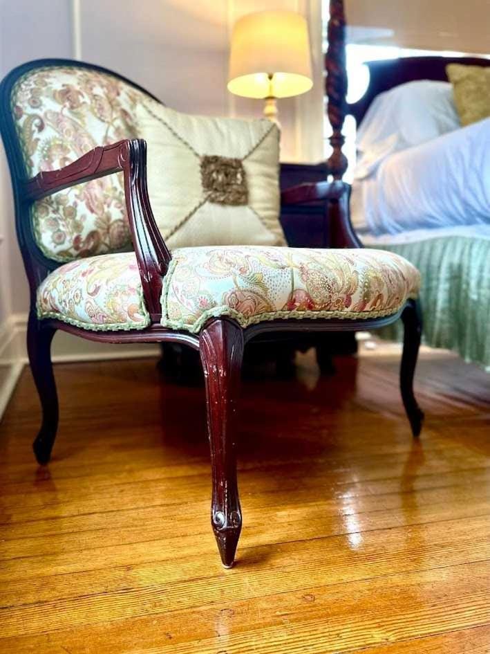 Wisteria Suite -The Belvedere Inn Bed and Breakfast in Oswego