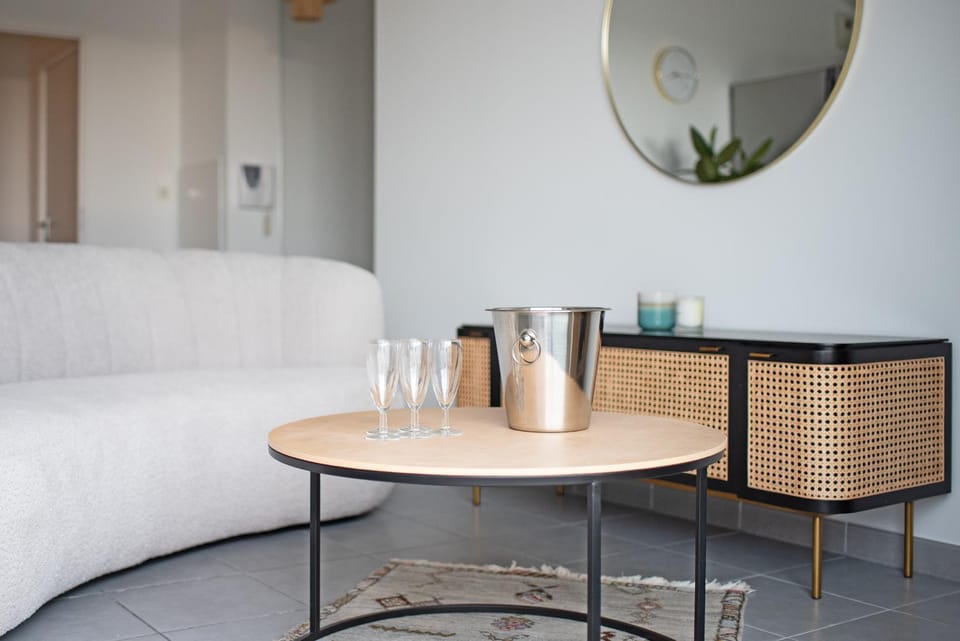 Communal lounge/ TV room, Living room, Lounge or bar, Seating area, Dining area