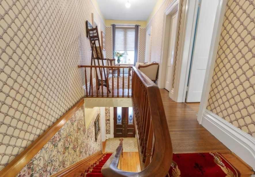 Rosewood Room - The Belvedere Inn Bed and Breakfast in Oswego