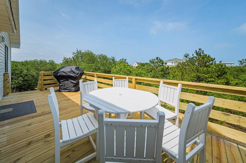 The Swan Shack - 4x4 Carova Beach, Pool, Hot Tub, Theater, Pets OK, Private Setting House in Carova Beach
