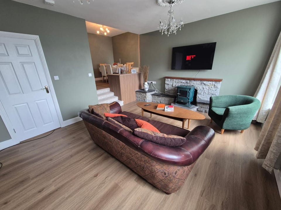 TV and multimedia, Living room, Seating area