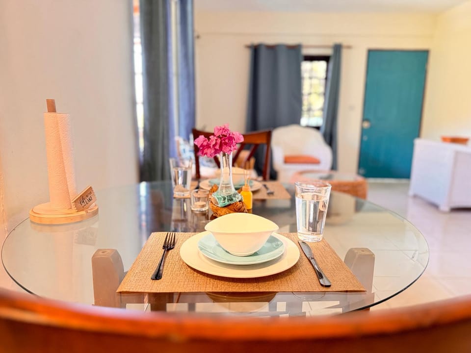 Seating area, Dining area