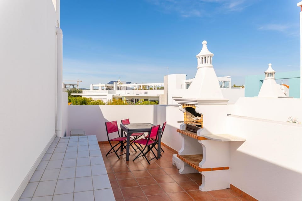 BBQ facilities, Balcony/Terrace, Meals