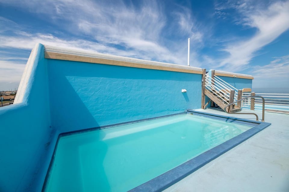 The Thunderbird - Nags Head MP 16, Oceanfront, Indoor Pool, Rooftop Pool, Hot Tub, Gazebo, Pets OK House in Whalebone