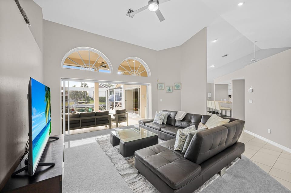 561 Goldcoast Court House in Marco Island