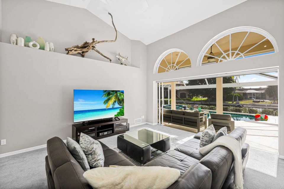 561 Goldcoast Court House in Marco Island