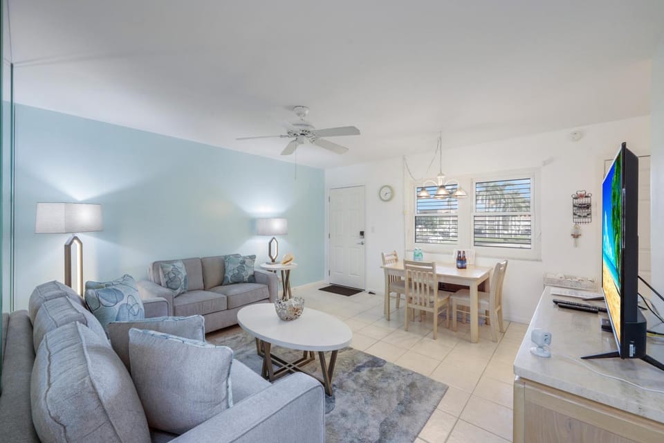 Southwinds C-7 House in Marco Island