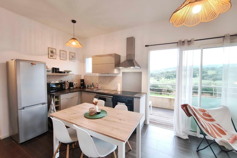 Bright apartment in Albitreccia near beach Apartment in Corsica