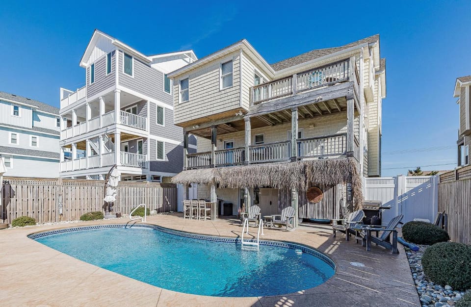 The Watch Tower - KDH MP 6.5, Ocean View, 12 Yds to Beach, Pool, Hot Tub, Tiki Bar, Flex Stays House in Kill Devil Hills