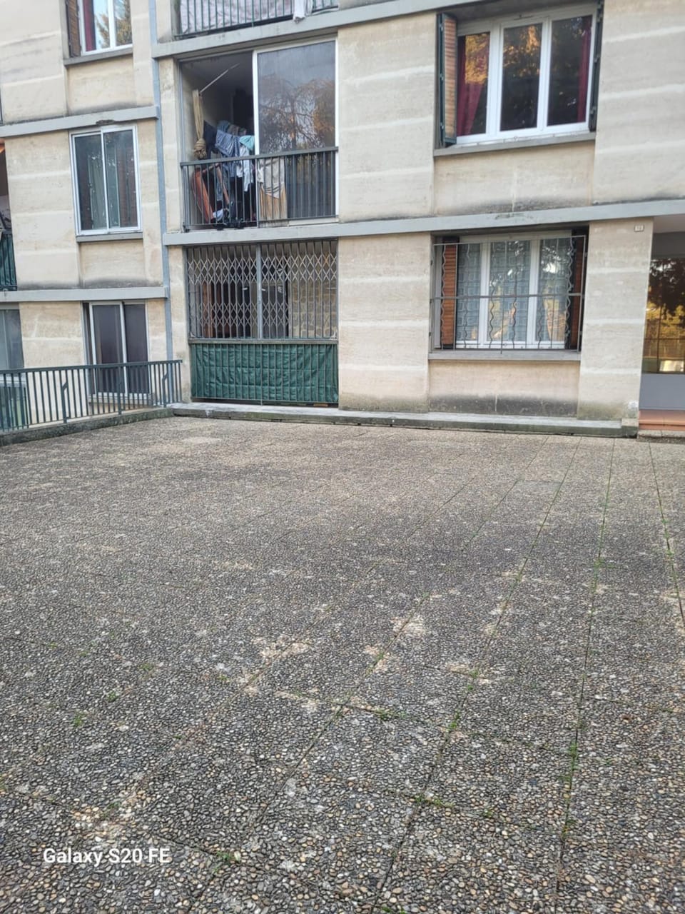 Property building, Neighbourhood