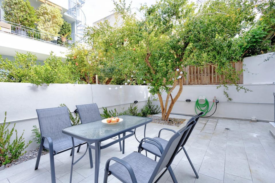 Suncity apartments with garden Apartment in South Athens