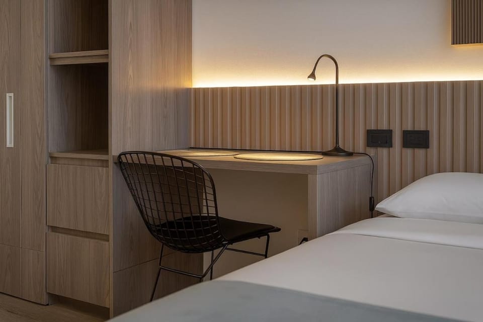 Bed, Seating area, Bedroom