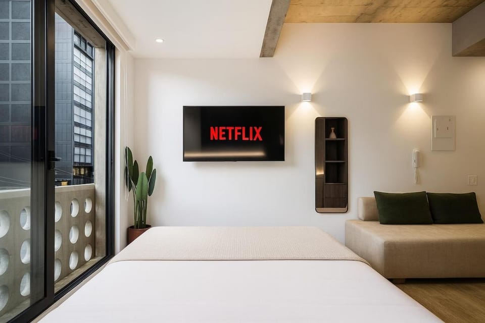 Bed, TV and multimedia, Photo of the whole room, Bedroom
