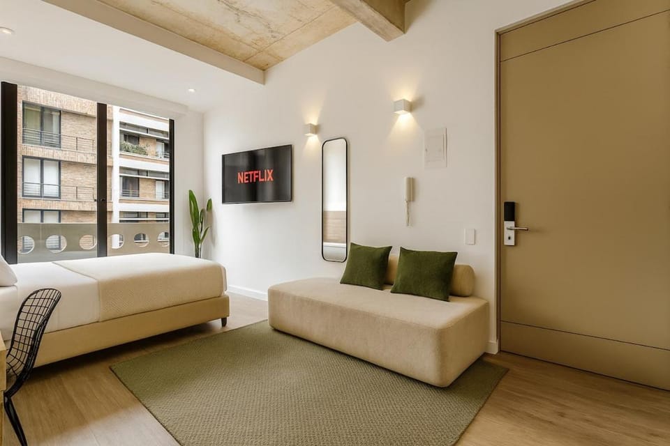 Bed, TV and multimedia, Living room, Photo of the whole room, Seating area, Bedroom