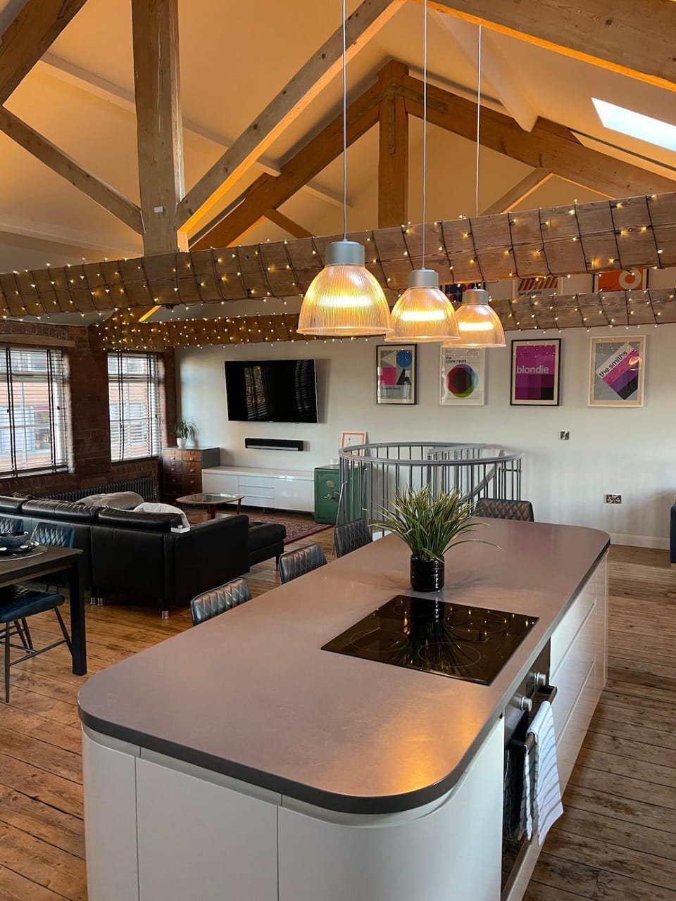 Kitchen or kitchenette, Living room, Seating area
