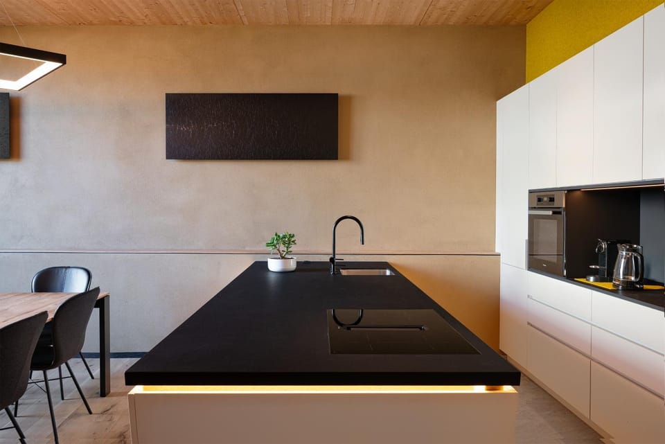 Coffee/tea facilities, oven, stove, kitchen