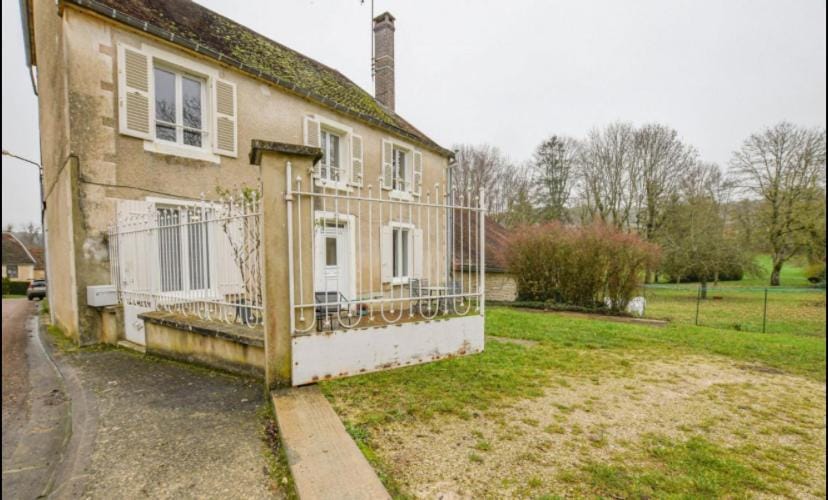 Aux deux cheminées House in Grand Est
