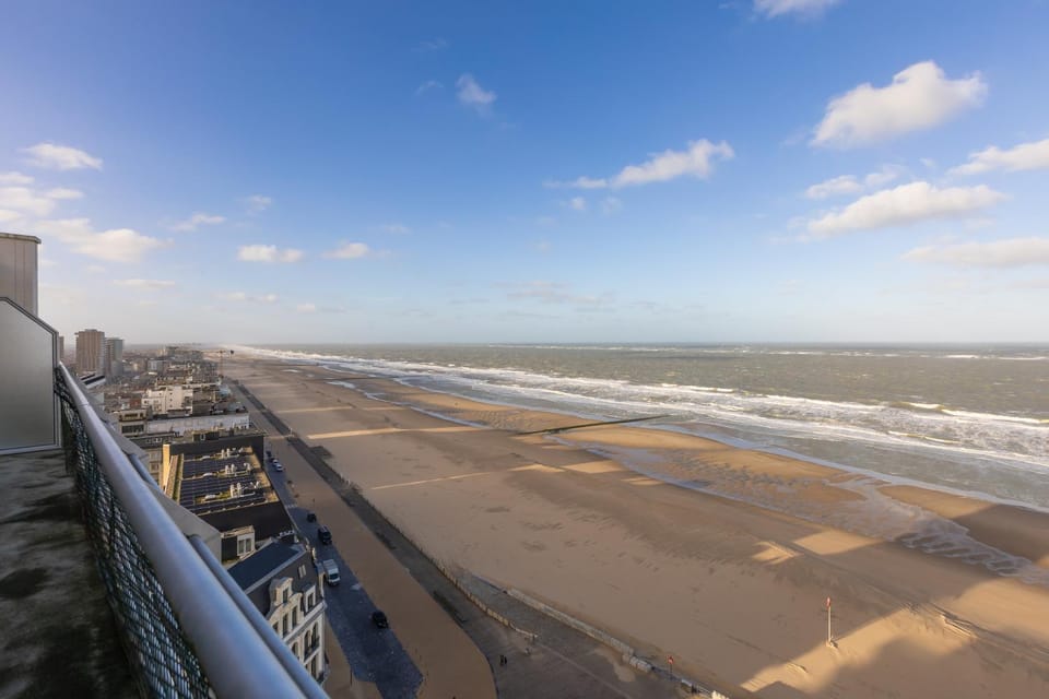 LECOMTE - The Shoreline Superior Stays 76 Apartment in Ostend