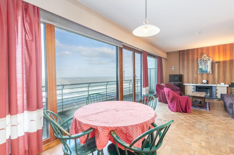 LECOMTE - The Shoreline Superior Stays 76 Apartment in Ostend