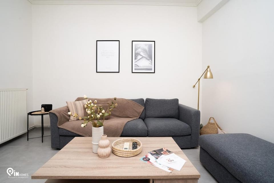 TV and multimedia, Living room, Seating area, internet, internet, air conditioner, air conditioner