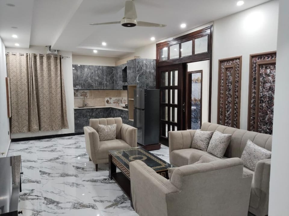 TV and multimedia, Kitchen or kitchenette, Living room, Seating area, Dining area, fireplace, minibar, oven, pet friendly