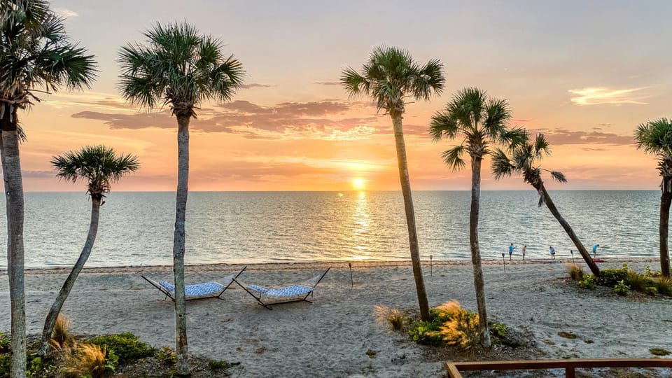 Gulf Front Escape at a Beach Resort, Pet Friendly House in Englewood