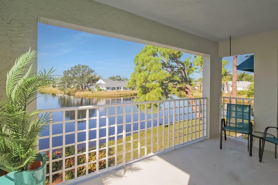 Driftwood Dreams Lakefront Condo Near AMI House in Bradenton