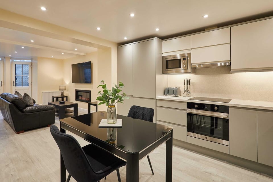 Kitchen or kitchenette, Living room, Seating area, Dining area, dishwasher, oven, stove