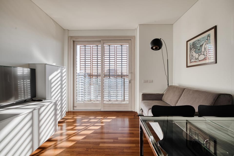 TV and multimedia, Kitchen or kitchenette, Living room, Seating area