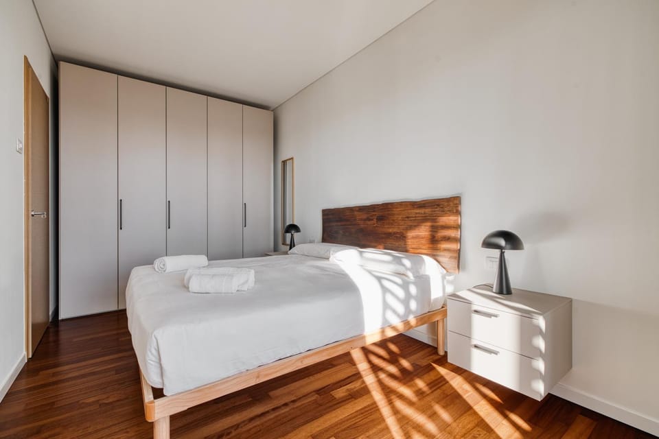 Bed, Bedroom, towels, wardrobe
