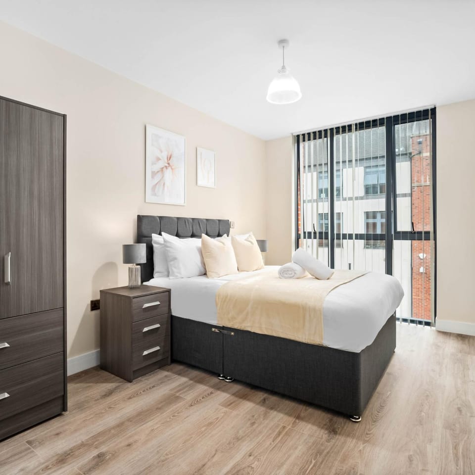 Photo of the whole room, Bedroom, wardrobe
