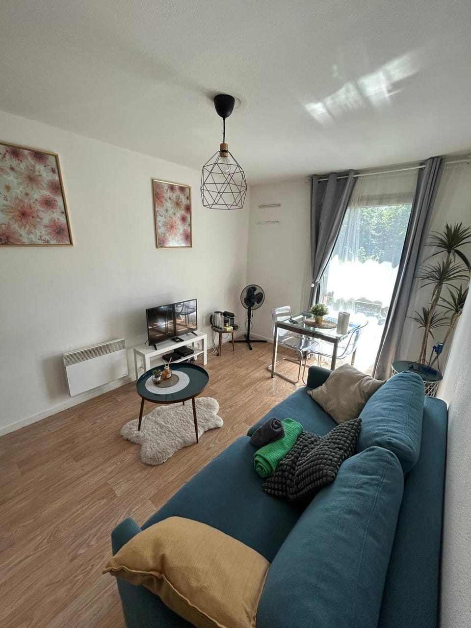 Studio cosy Gare à 1 min Accès Paris rapide Apartment in Île-de-France