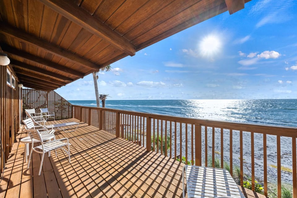 Beach Front Escape with Private Deck & Beach Access, Pet Friendly House in Englewood