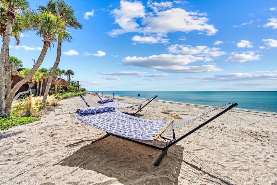 Beach Front Escape with Private Deck & Beach Access, Pet Friendly House in Englewood