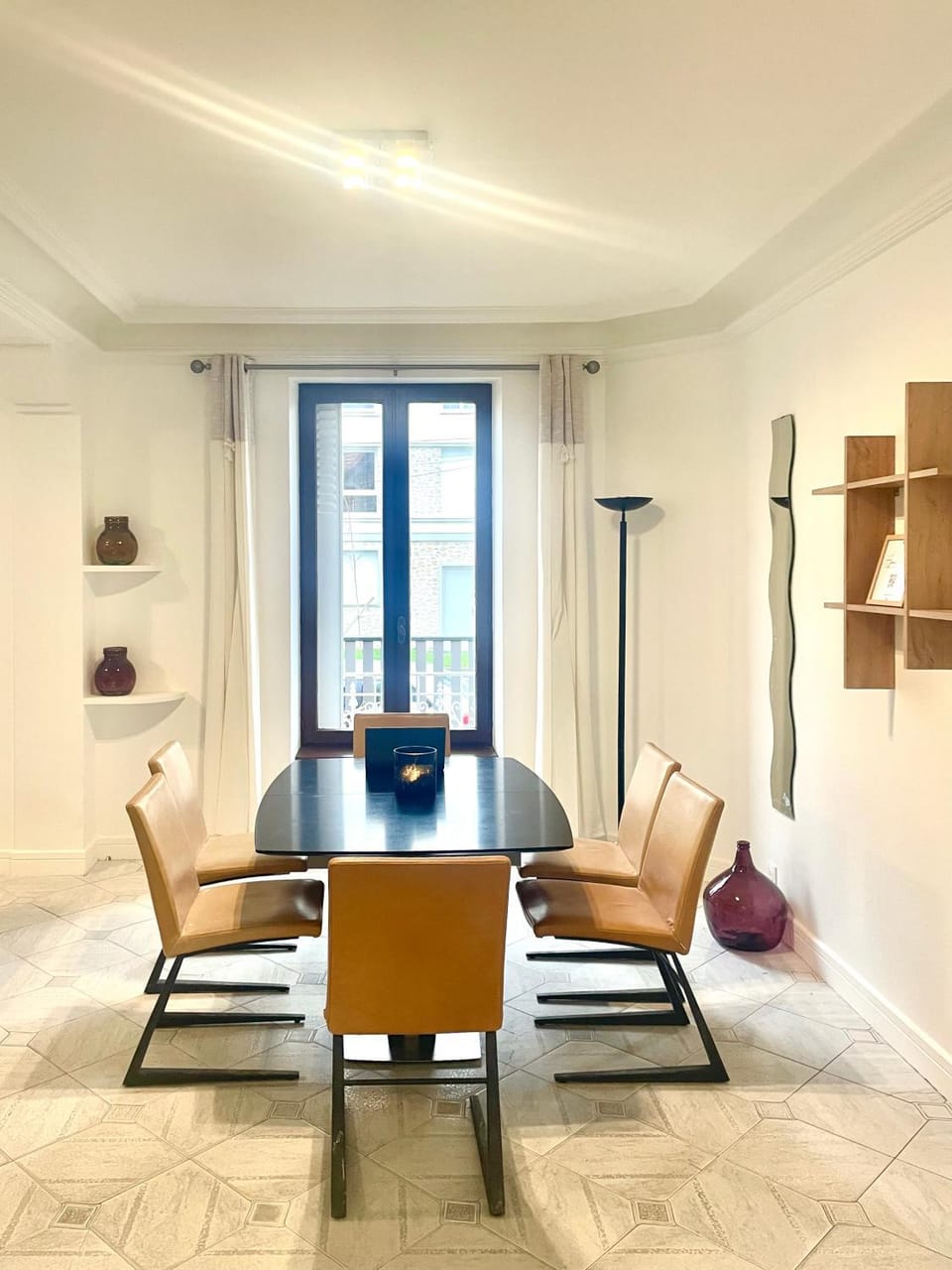 Living room, Seating area, Dining area, Meals