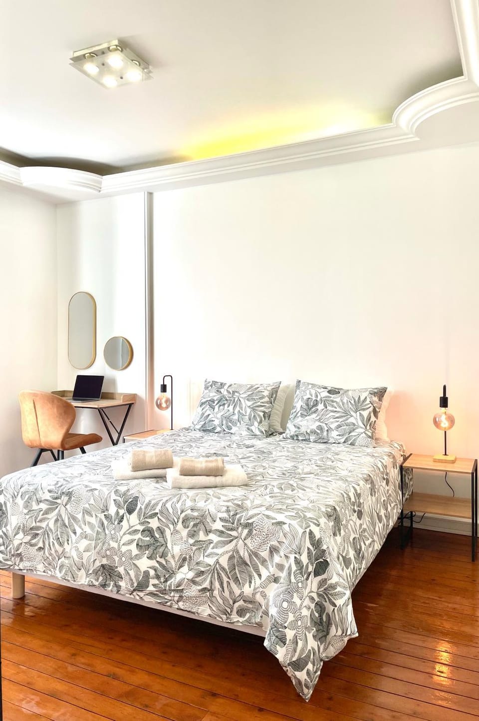 Bed, Photo of the whole room, Bedroom