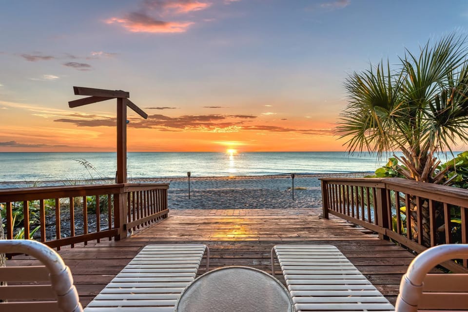 Gulf Front Escape with Private Deck & Beach Access, Pet Friendly House in Englewood