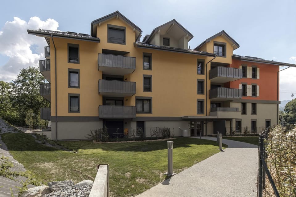 Property building, Facade/entrance, Off site
