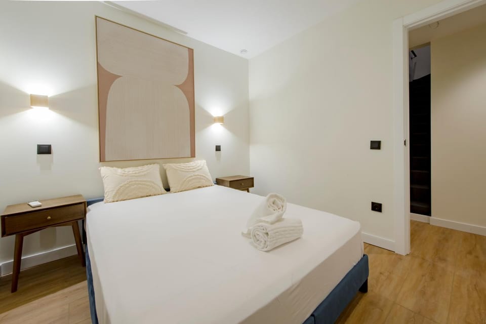 Photo of the whole room, Bedroom