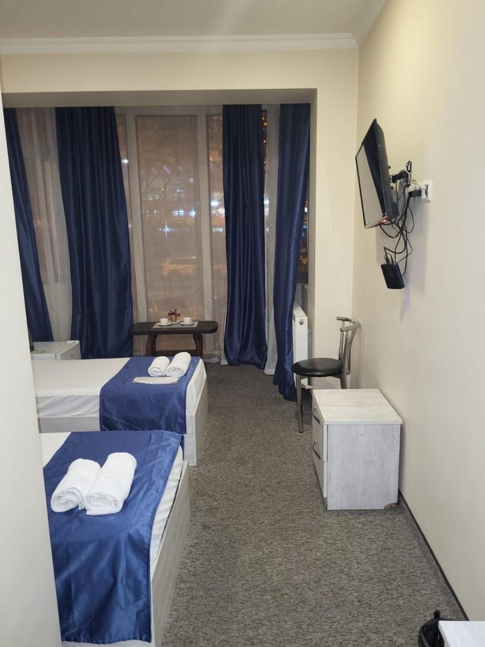 Bed, TV and multimedia, Photo of the whole room, towels