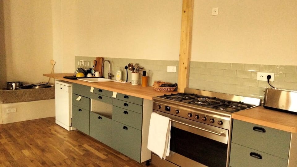 Kitchen or kitchenette, Communal kitchen