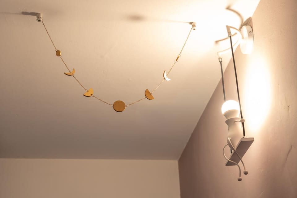 Photo of the whole room, Decorative detail, Bedroom, internet