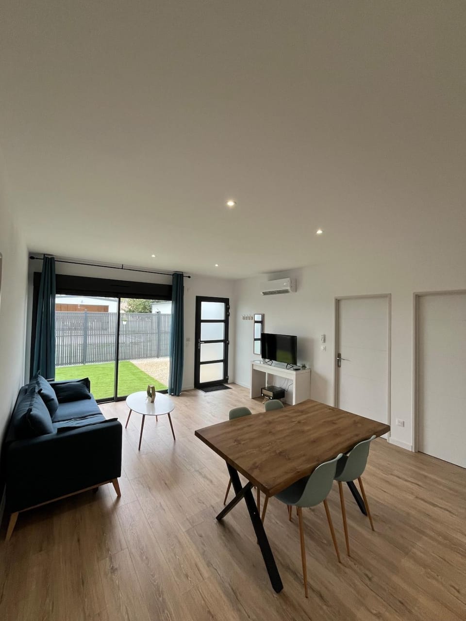 Living room, Dining area